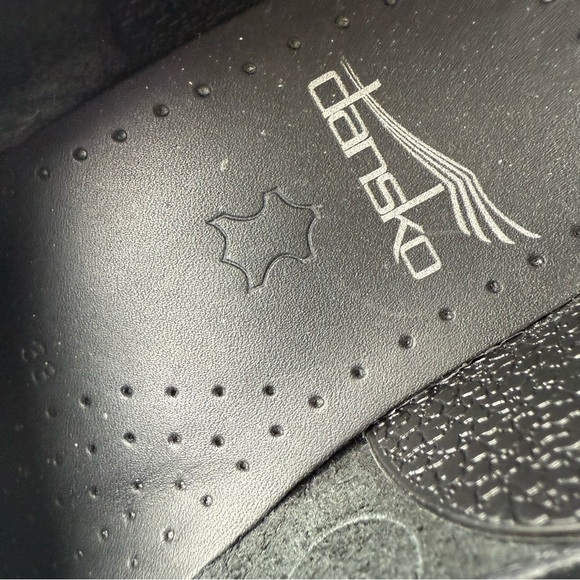 Dansko Size 7.5  Professional Leather Clogs in Spry Paint Patent - Picture 4 of 7